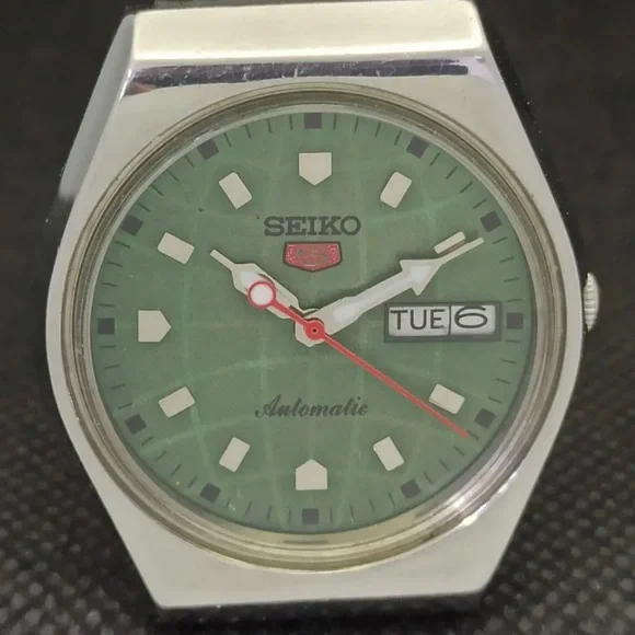 Vintage 1975 Seiko 5 Automatic Mens Silver Watch W/Green Face & Leather Strap - Picture 5 of 8
